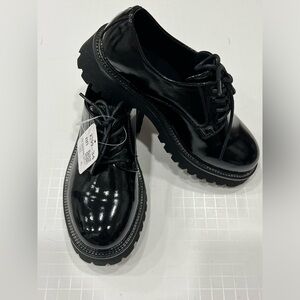 NWT T Taccardi girls shoes, size 4